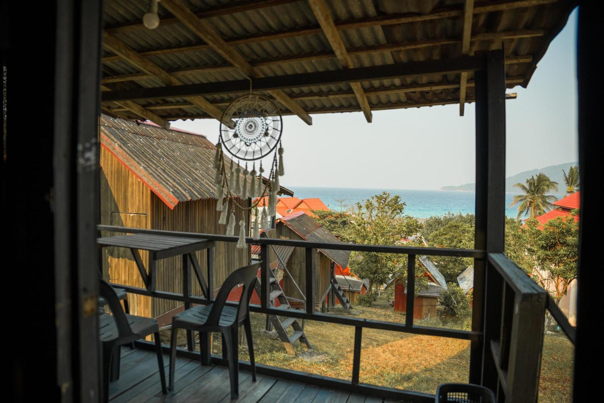 Harrera Perhentian, Long Beach Kampong Pasir Panjang  Exterior photo