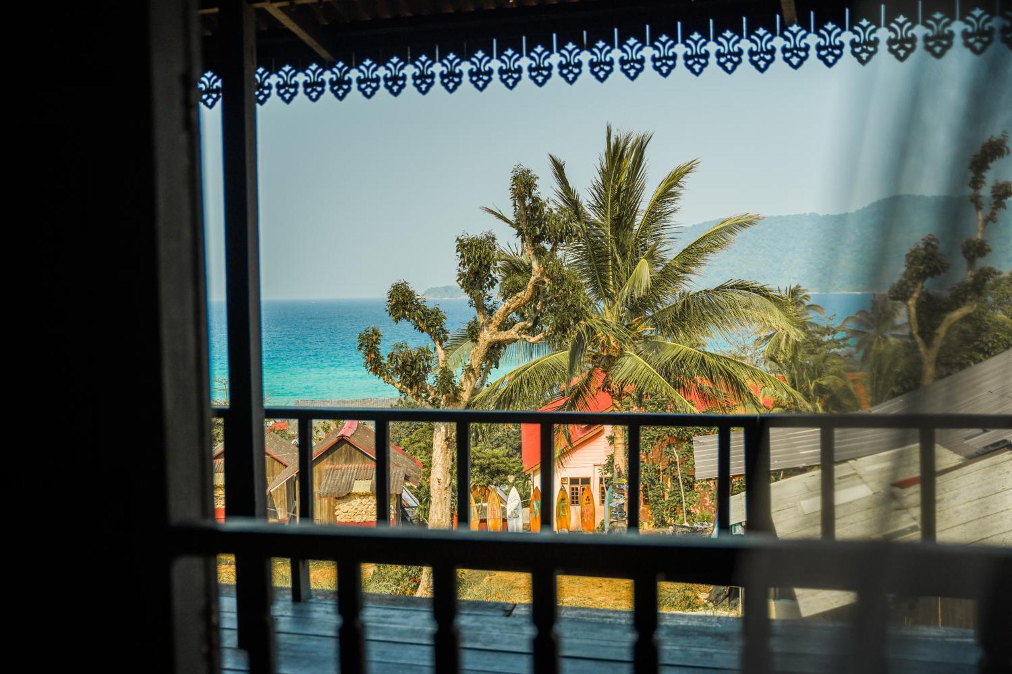 Harrera Perhentian, Long Beach Kampong Pasir Panjang  Exterior photo